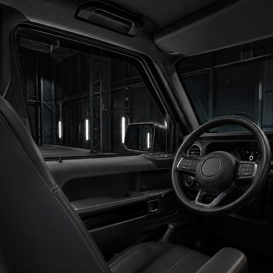 Deflector covering the full upper front window down to the mirror area