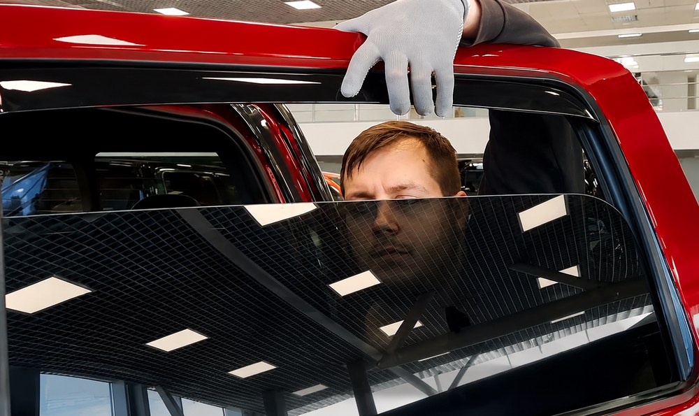 Seating the deflector firmly and closing the window